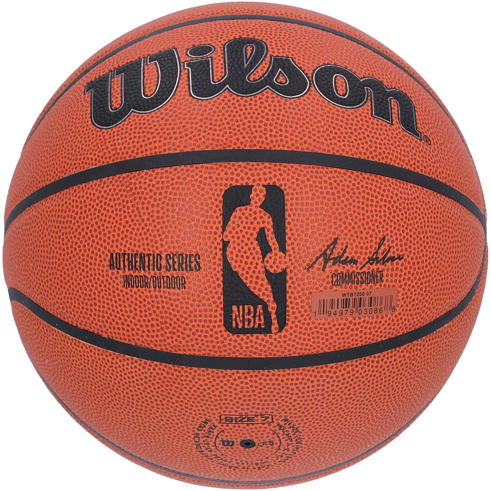 Ballon de basket-ball d'intérieur/extérieur Wilson Authentic Series autographié par Kristaps Porzingis des Boston Celtics
