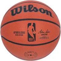 Ballon de basket-ball d'intérieur/extérieur Wilson Authentic Series autographié par Kristaps Porzingis des Boston Celtics
