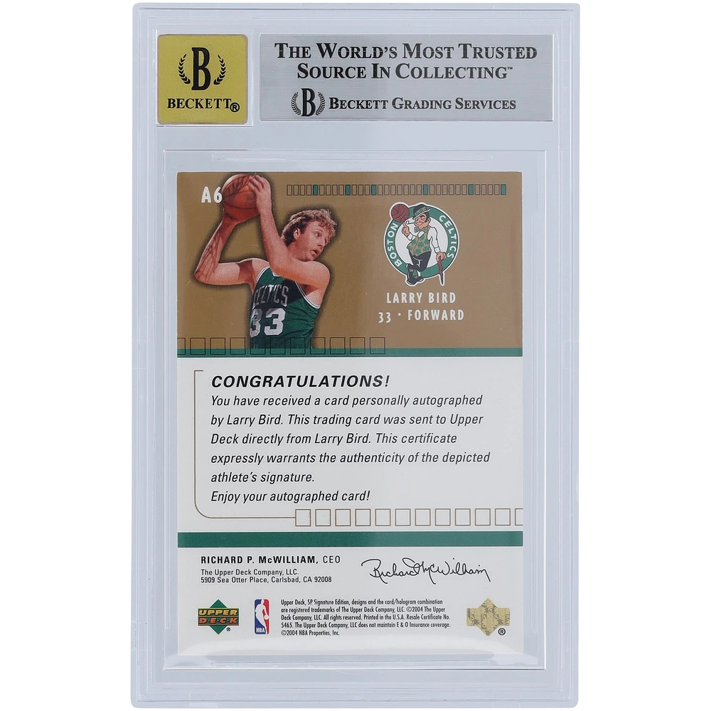 Maillot Upper Deck SP Signature Edition 2003-04 autographié par Larry Bird des Boston Celtics, numéro A6 #33/33, carte BGS authentifiée 8,5/10 - Sous-grades 9,5, 8,5, 9, 8