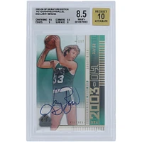 Maillot Upper Deck SP Signature Edition 2003-04 autographié par Larry Bird des Boston Celtics, numéro A6 #33/33, carte BGS authentifiée 8,5/10 - Sous-grades 9,5, 8,5, 9, 8
