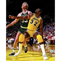 Photographie non signée de Larry Bird des Boston Celtics contre Magic Johnson