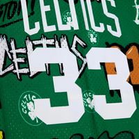 Men's Mitchell & Ness Larry Bird Kelly Green Boston Celtics 1985/86 Hardwood Classics Slap Sticker Swingman - Jersey