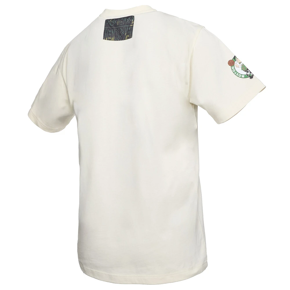 T-shirt premium NBA x Two Hype pour homme de la collection Culture & Hoops des Boston Celtics, crème