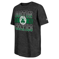 T-shirt surdimensionné noir délavé aux enzymes New Era pour hommes des Boston Celtics