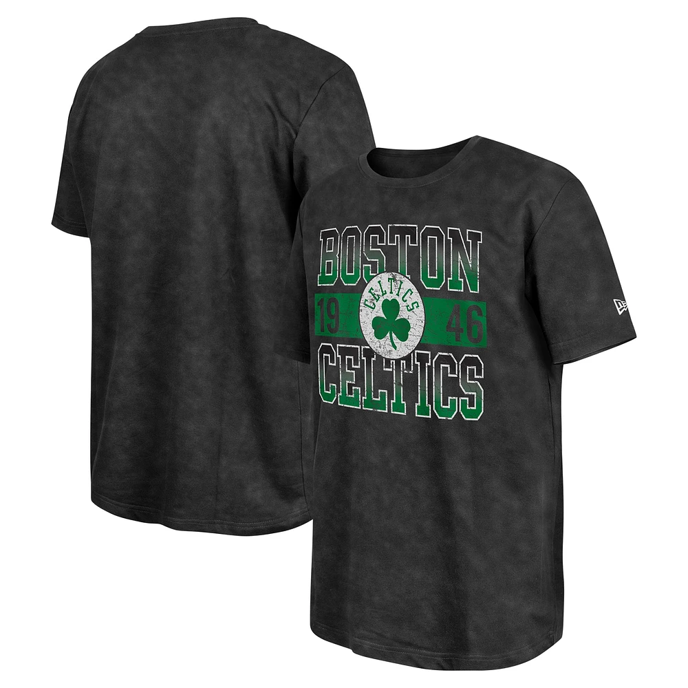 T-shirt surdimensionné noir délavé aux enzymes New Era pour hommes des Boston Celtics