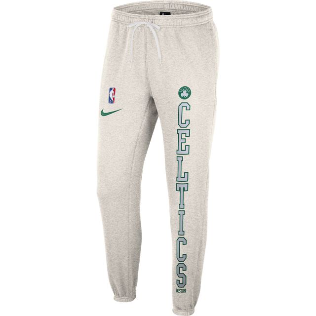 Pantalon Courtside Fleece Boston Celtics 75e anniversaire Nike Ash/Kelly Green pour Homme