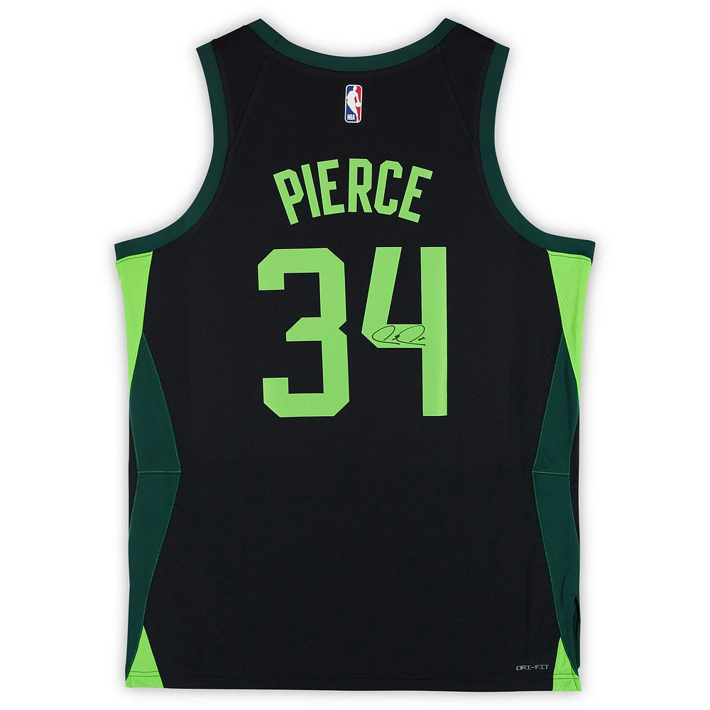 Maillot Swingman Nike City Edition 2024-25 noir dédicacé par Paul Pierce des Boston Celtics