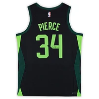 Maillot Swingman Nike City Edition 2024-25 noir dédicacé par Paul Pierce des Boston Celtics