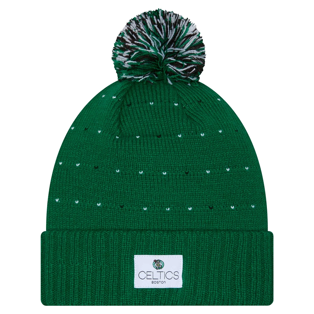 Bonnet en tricot à revers et pompon avec patch étiqueté Boston Celtics de New Era pour femme, vert Kelly