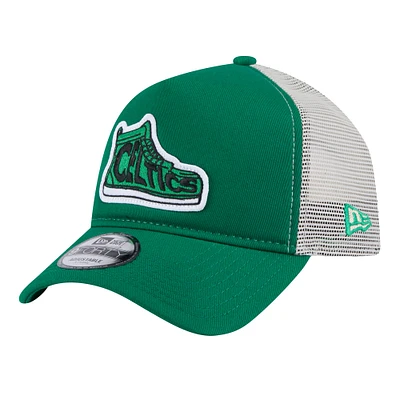 Casquette ajustable 9FORTY Victory Grove Vintage Sneaker Trucker de New Era Kelly Green pour jeunes des Boston Celtics