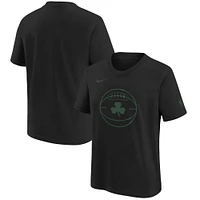 T-shirt Nike noir avec logo essentiel des Boston Celtics 2023/24 City Edition pour jeune