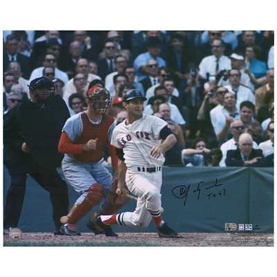 Photographie autographiée de 16'' x 20'' de Carl Yastrzemski des Red Sox de Boston lors de la Série mondiale de 1967 avec l'inscription « TC 67 »