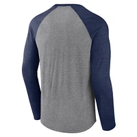 T-shirt à manches longues raglan tri-blend avec logo vieilli Fanatics Heather Grey/Heather Navy pour homme Boston Red Sox