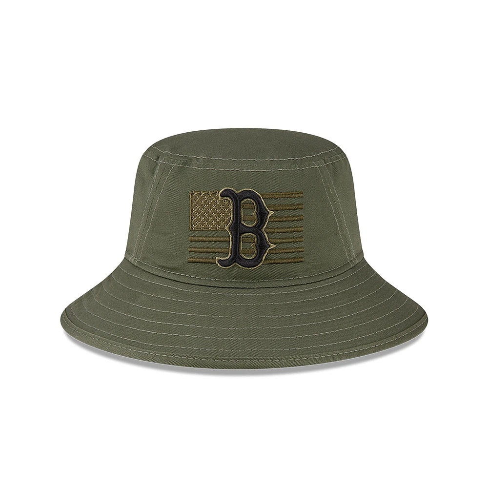 Chapeau bob New Era vert Boston Red Sox 2023 Armed Forces Day pour homme