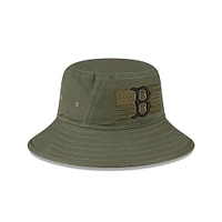 Chapeau bob New Era vert Boston Red Sox 2023 Armed Forces Day pour homme