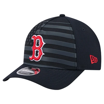 Casquette ajustable New Era 9FORTY M-Crown A-Frame bleu marine pour homme, motif drapeau américain des Red Sox de Boston