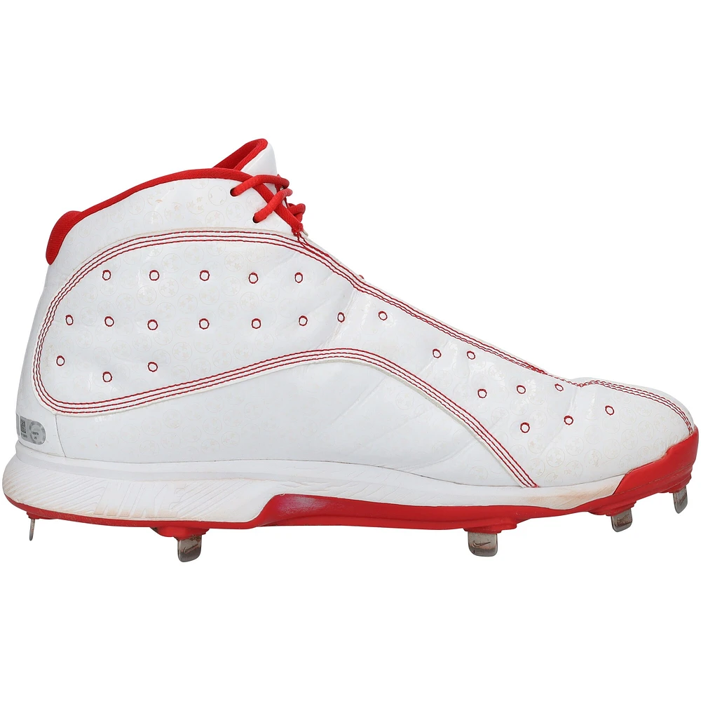Chaussures Jordan Brand blanches/rouges dédicacées par Mookie Betts des Red Sox de Boston lors de la saison 2019 de la MLB