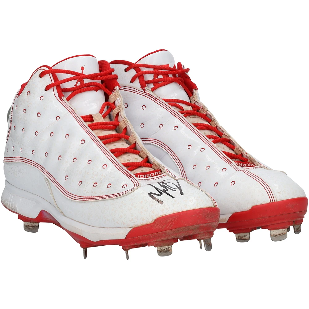 Chaussures Jordan Brand blanches/rouges dédicacées par Mookie Betts des Red Sox de Boston lors de la saison 2019 de la MLB