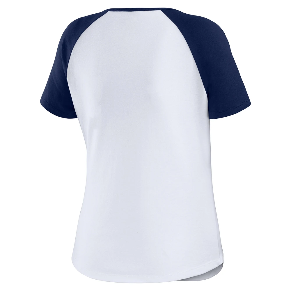 WEAR by Erin Andrews T-shirt ajusté Henley Raglan des Red Sox de Boston, blanc/bleu marine, pour femmes