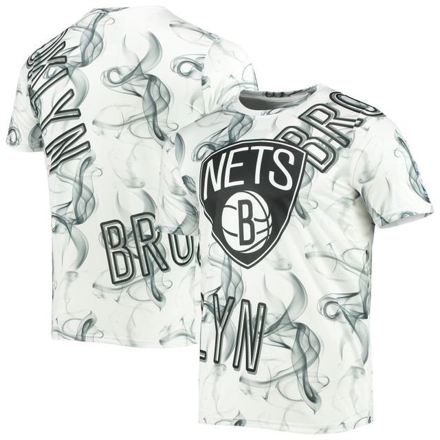 T-shirt FISLL Brooklyn Nets Asymmetric Bold Smoke pour homme, blanc/noir