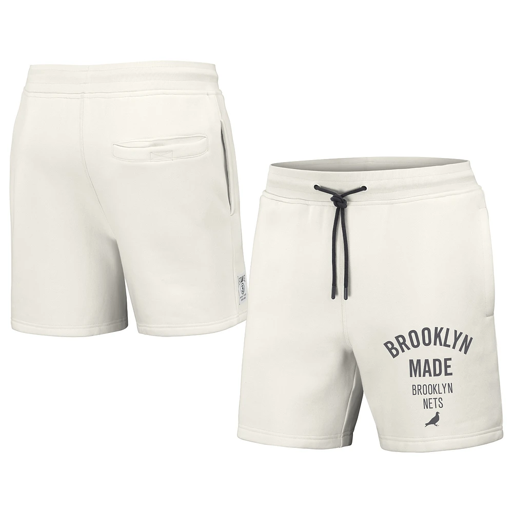 Short en polaire épais pour hommes NFL x Staple crème Brooklyn Nets Pigeon