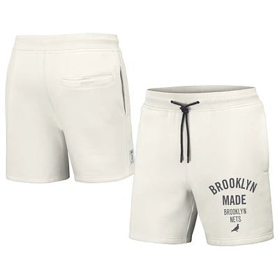 Short en polaire épais pour hommes NFL x Staple crème Brooklyn Nets Pigeon