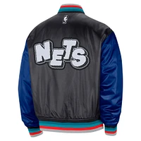 Blouson aviateur à bouton-pression Nike Charcoal Brooklyn Nets 2023/24 City Edition Courtside Premier pour homme