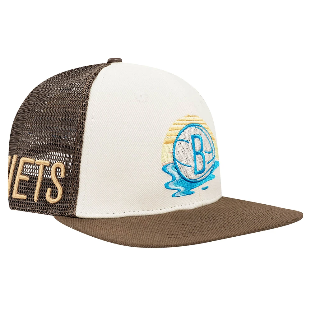 Casquette Snapback Pro Standard Crème/Marron Brooklyn Nets Glint Sunset pour hommes