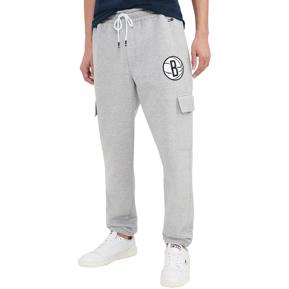 Pantalon de jogging Cargo Tommy Jeans gris Brooklyn Nets Frankie pour hommes