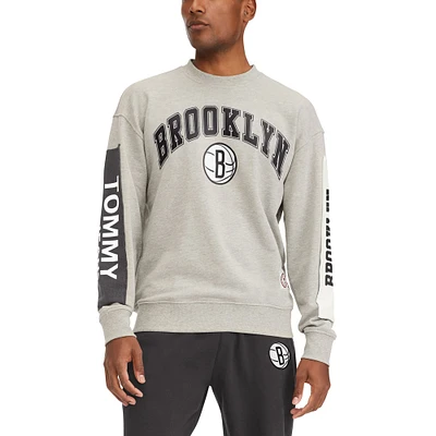 Sweat Tommy Jeans Brooklyn Nets James Patch pour homme gris