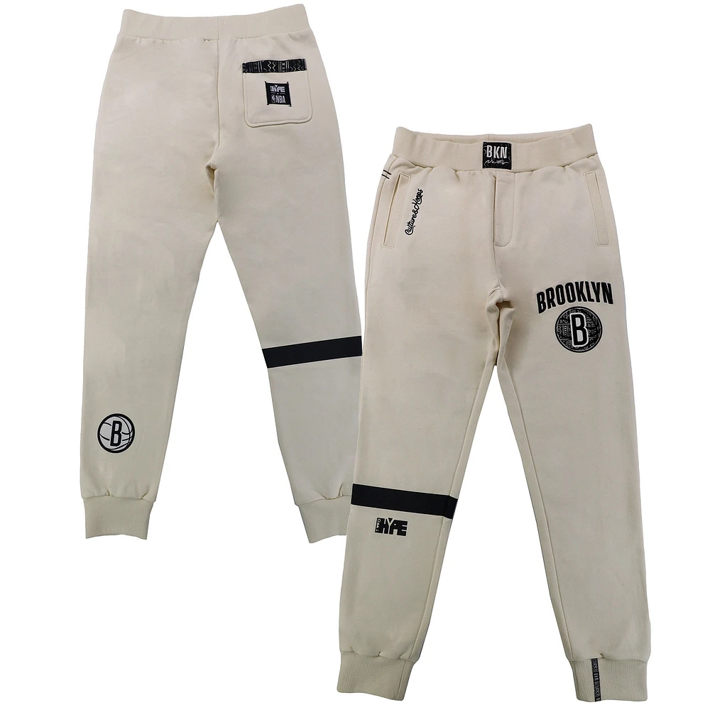 Pantalon de jogging épais unisexe NBA x Two Hype Cream Brooklyn Nets Culture & Hoops