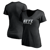 T-shirt noir à col en V Fanatics pour femmes, mascotte des Brooklyn Nets dans les limites