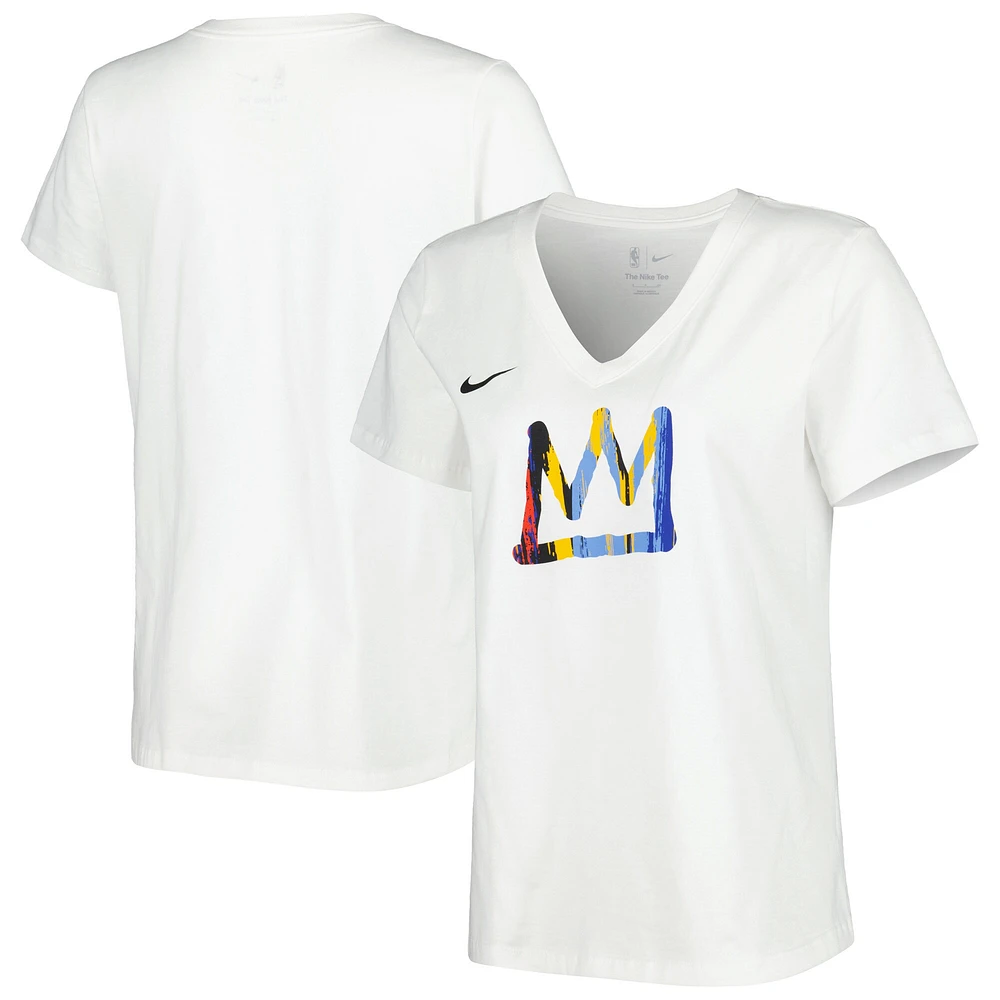 T-shirt Nike Brooklyn Nets 2022/23 City Edition Essential à encolure en V pour femme - Blanc