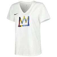 T-shirt Nike Brooklyn Nets 2022/23 City Edition Essential à encolure en V pour femme - Blanc