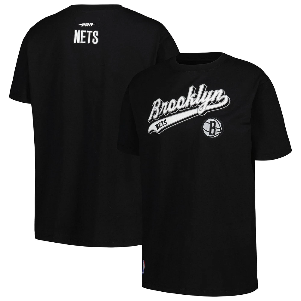 T-shirt noir Pro Standard Brooklyn Nets Script Boyfriend pour femmes