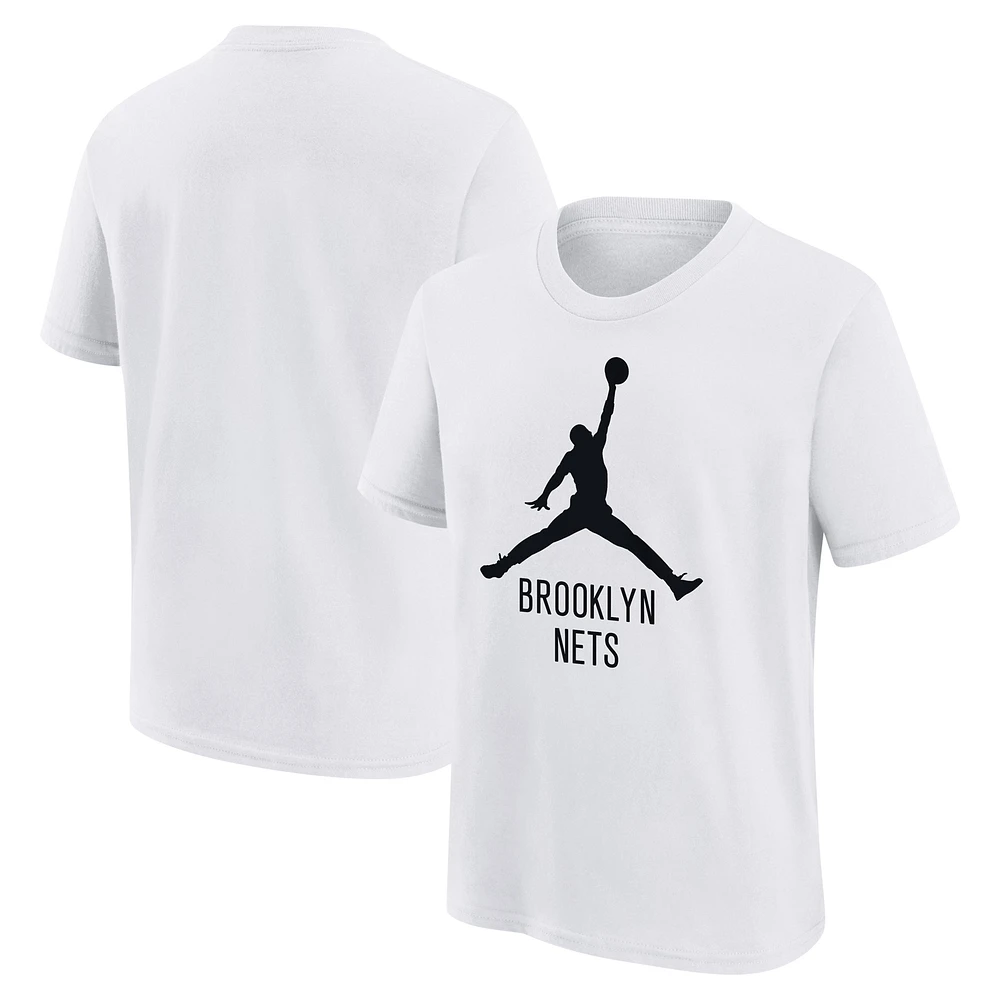 T-shirt Jordan Brand blanc Brooklyn Nets essentiel avec logo Jumpman pour jeune