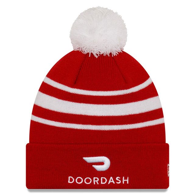 Bonnet Bubba Wallace Door Dash Knit Pom Cuff New Era rouge/blanc pour homme