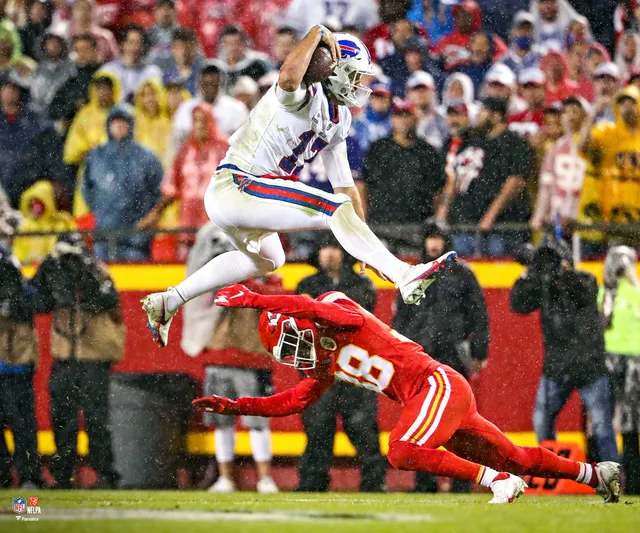 Lids Josh Allen Buffalo Bills Fanatics Authentic Unsigned Hurdle Win vs.  Chiefs Photograph