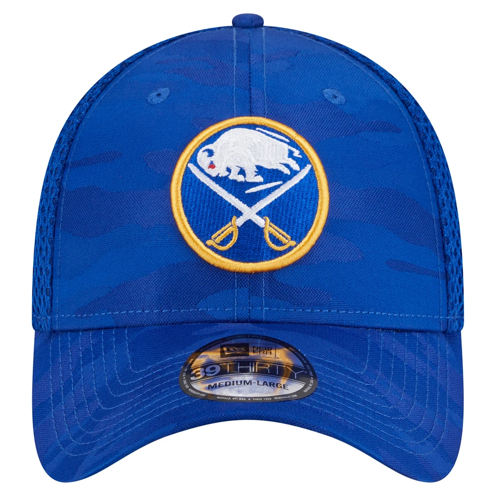 Casquette New Era 39THIRTY Flex Active Subtle Camo pour homme, Royal Buffalo Sabres