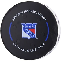 Rondelle de but utilisée par Rasmus Dahlin lors du match des Buffalo Sabres contre les Rangers de New York le 23 décembre 2023