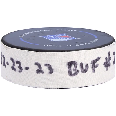 Rondelle de but utilisée par Rasmus Dahlin lors du match des Buffalo Sabres contre les Rangers de New York le 23 décembre 2023