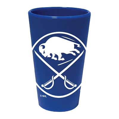 Sabres de buffle WinCraft 16oz. Verre à pinte en silicone couleur équipe