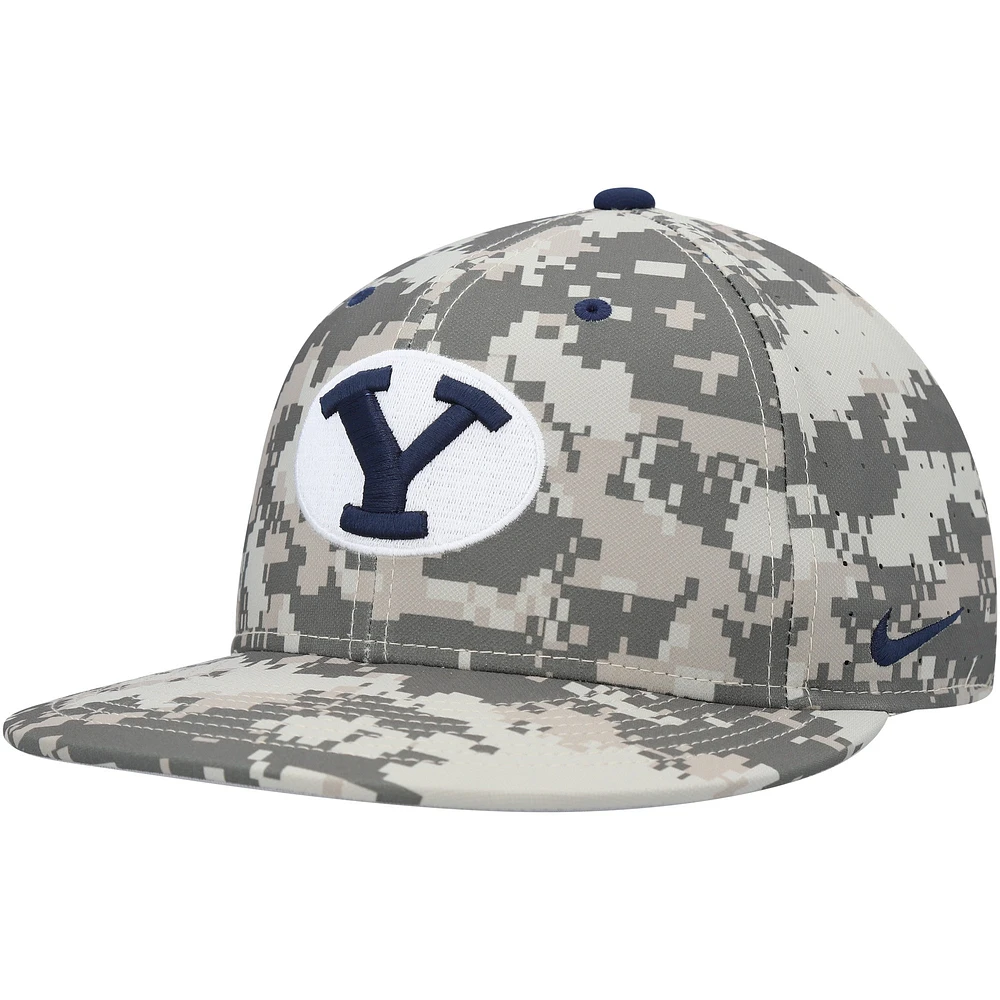 Casquette ajustée pour homme Nike Camo BYU Cougars Aero True Baseball Performance