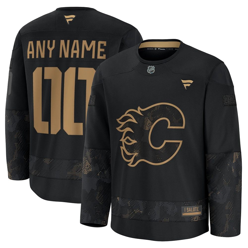 Maillot d'entraînement personnalisé d'appréciation militaire 2024 Fanatics noir pour hommes des Flames de Calgary