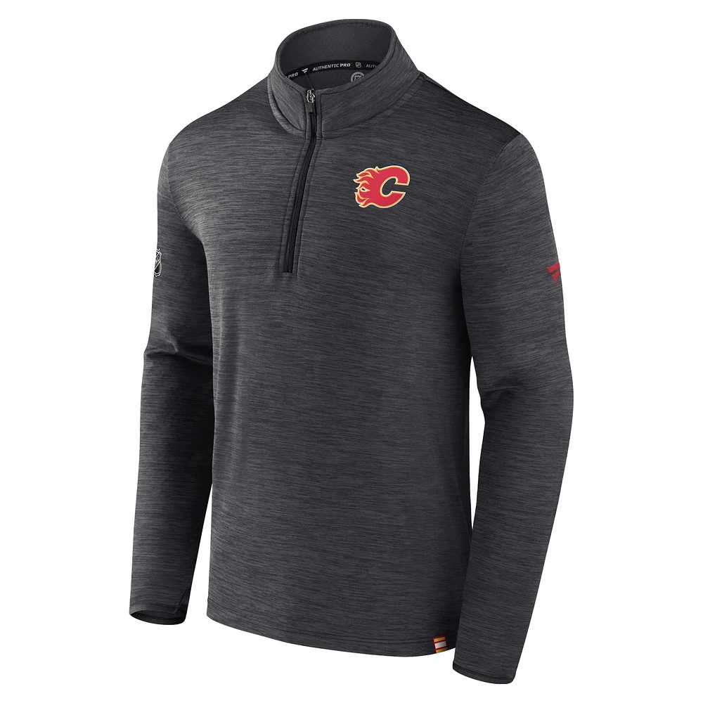 Haut à enfiler authentique Pro quart de zip Fanatics Charcoal Calgary Flames pour hommes