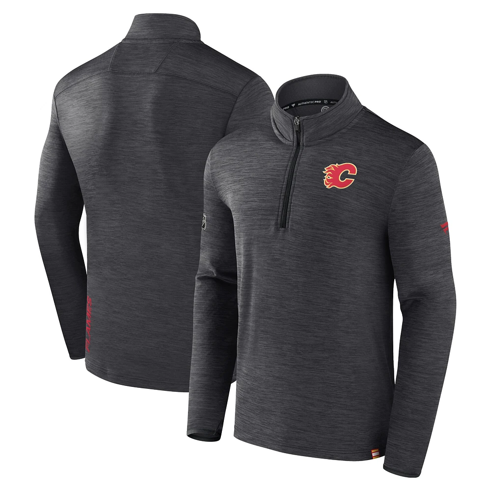 Haut à enfiler authentique Pro quart de zip Fanatics Charcoal Calgary Flames pour hommes