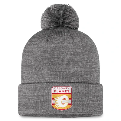 Bonnet en tricot à revers de glace Authentic Pro Home Fanatics gris des Flames de Calgary pour hommes avec pompon