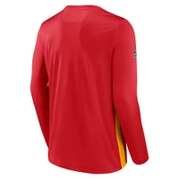 Fanatics pour hommes rouges Calgary Flames Authentic Pro Tech - T-shirt à manches longues