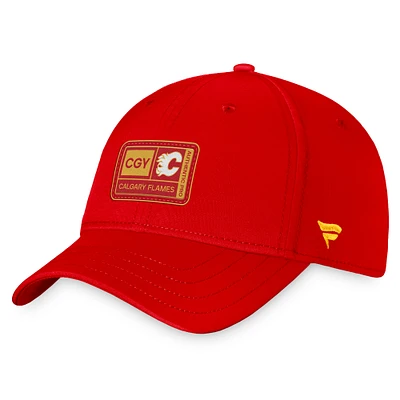 Casquette flexible rouge authentique du camp d'entraînement professionnel des Flames de Calgary Fanatics pour hommes