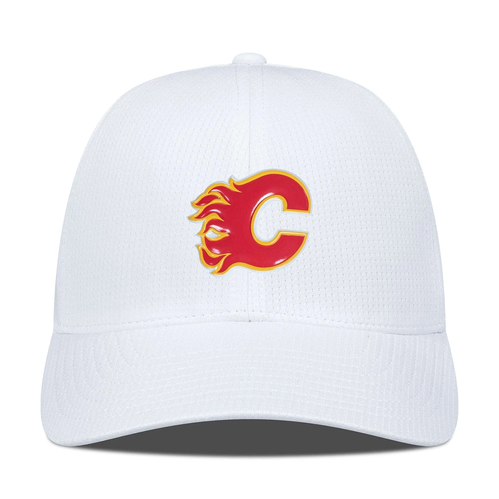 Casquette ajustable structurée Zephyr Insignia Core pour homme des Flames de Calgary de Levelwear, blanche